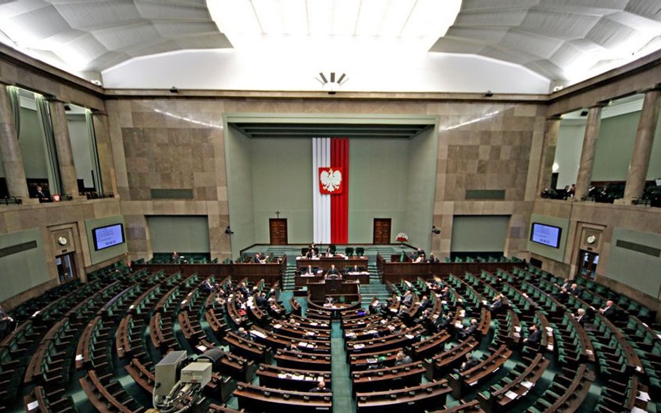 Sondaż: Tylko trzy partie w Sejmie