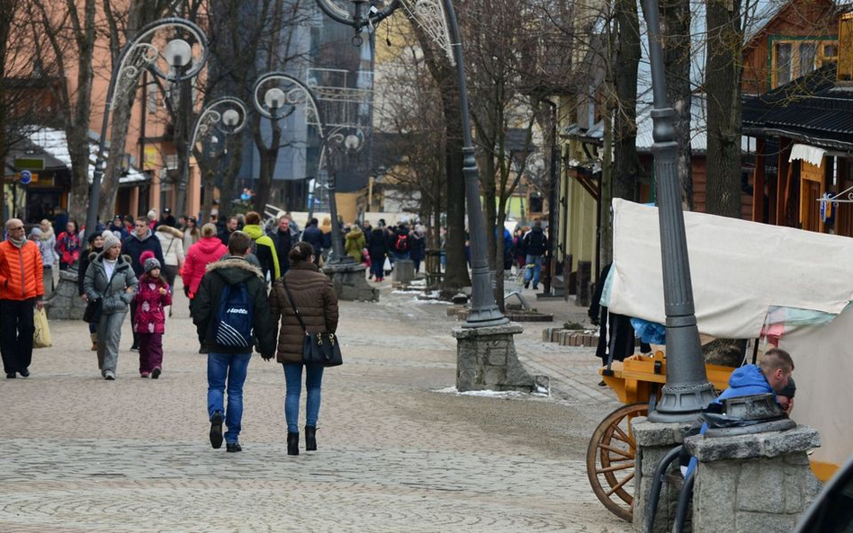 Tłum turystów w Zakopanem. Może przyjechać 20 tys. osób