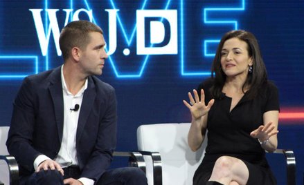 Główny dyrektor ds. produktu i Sheryl Sandberg, szef operacyjny Facebooka