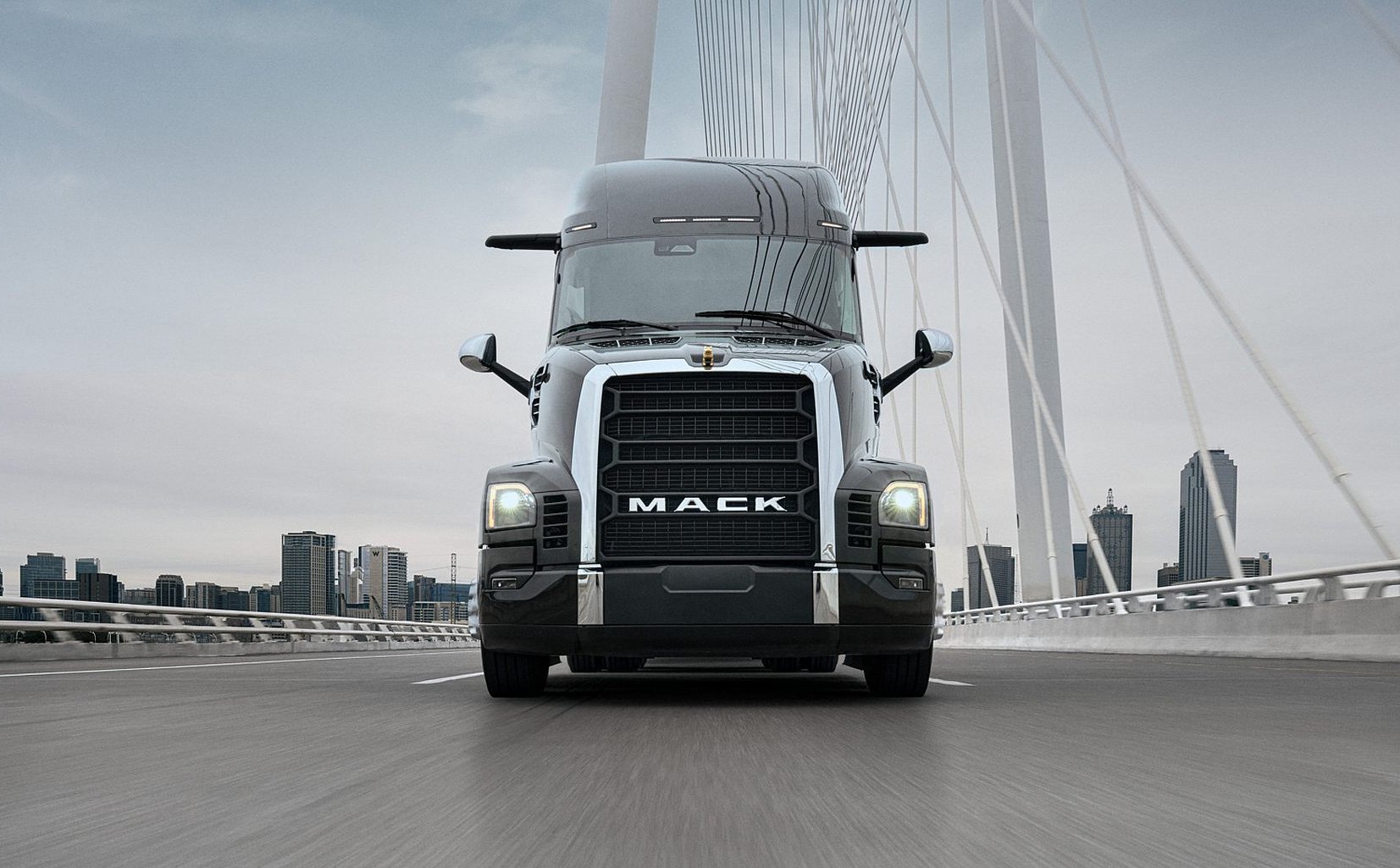 Amerykańska legenda wśród ciężarówek w nowym wydaniu. Oto Mack Pioneer