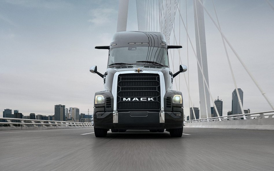 Pioneer to najbardziej zaawansowany i najbardziej przełomowy model Macka od dekad