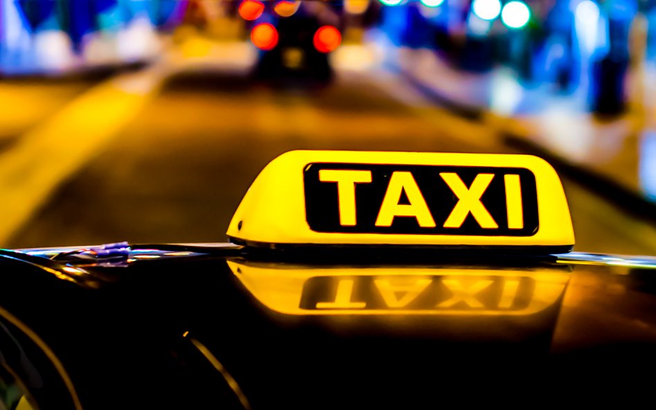 Samochód bez oznaczenia „TAXI” to nie taksówka.