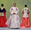 Strój Hanbok harmonizuje z tradycyjnym stylem życia