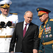 Nie ma na razie sygnałów świadczących o tym, by Władimir Putin (na zdjęciu z ministrem obrony Siergi