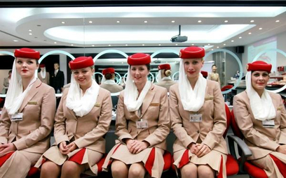 Stewardesy linii lotniczej Emirates słyną z oryginalnych strojów