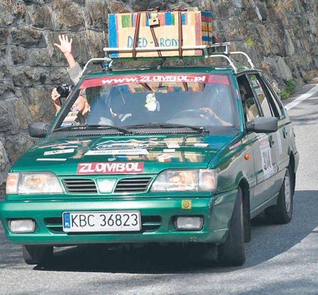 Od 12 lat armia pozytywnie zakręconych miłośników czterech kółek jeździ po świecie i pomaga dzieciom