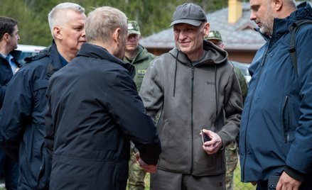 Andrzej Poczobut witany na granicy przez premiera Donalda Tuska, Tomasza Siemoniaka i Bartosza Wieli