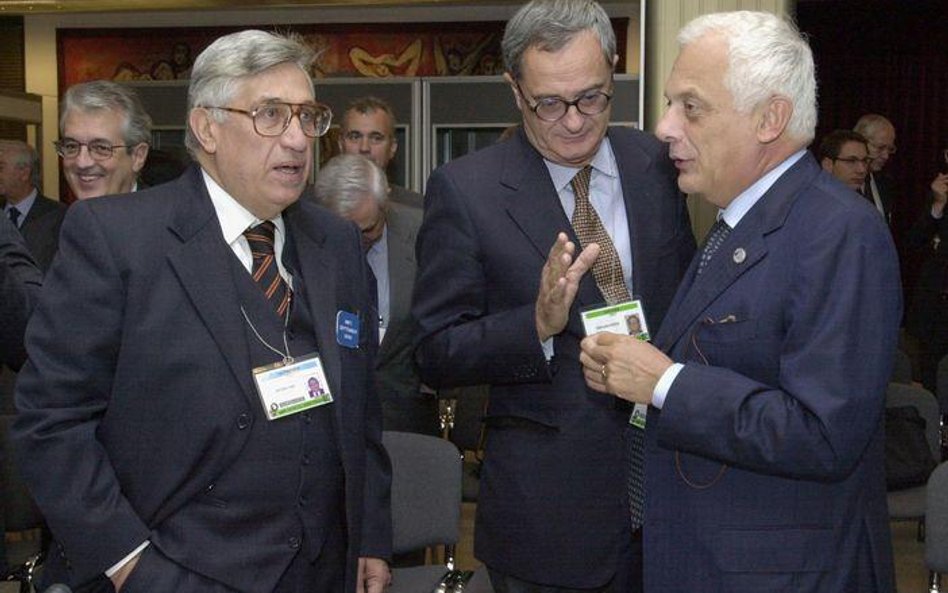 Antonio Fazio, prezes Bank of Italy (z lewej) oraz minister Vincenzo Visco (po prawej)