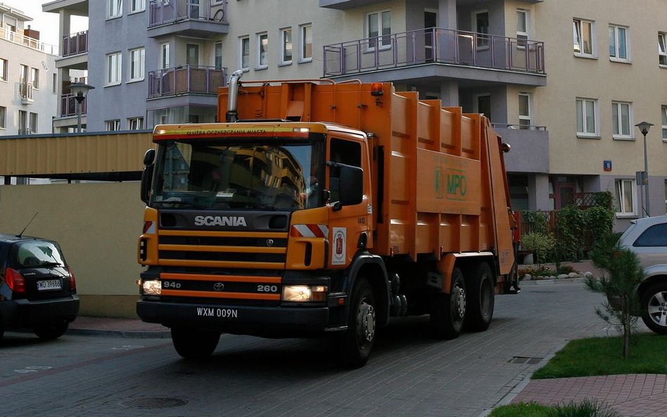 Gminy nie będą musiały odbierać odpadów z biurowców, sklepów, restauracji czy punktów usługowych.