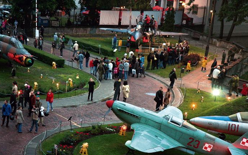 Park lotniczego sprzętu ciężkiego podczas ubiegłorocznej Nocy Muzeów. W tym roku taka Noc odbędzie s