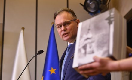 Sekretarz stanu ds. polityki europejskiej w MSZ Arkadiusz Mularczyk podczas konferencji prasowej w s