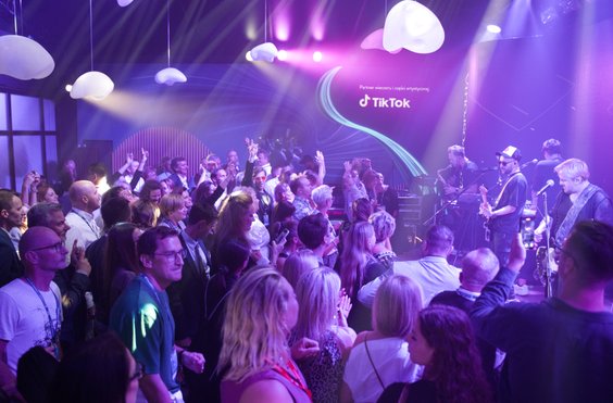 ...podobnie jak publiczność na widowni