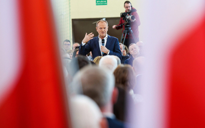 Donald Tusk nie ulega naciskom na ustąpienie miejsca Rafałowi Trzaskowskiemu, bo ma w tym cel