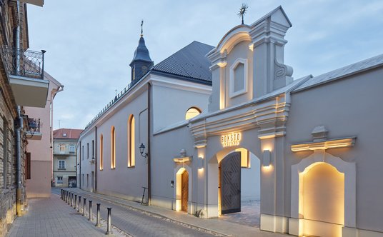 Historia tej części Wilna, w której znajduje się kompleks Bokšto Skveras sięga XIII wieku.