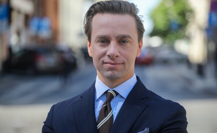 Krzysztof Bosak przeciwko usuwaniu symboli religijnych. "Przymusowa ateizacja"