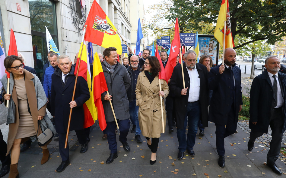 Samorządowcy od dawna włączają się w życie polityczne kraju. Na zdjęciu październikowy proterst prze