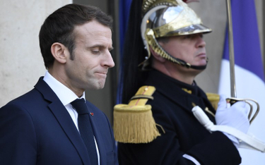 Po protestach Macron po raz pierwszy się cofa