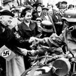 Niemcy sudeccy witający niemieckich żołnierzy w 1938 r.