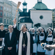 Janusz Gajos jako arcybiskup Mordowicz w „Klerze” Wojciecha Smarzowskiego.