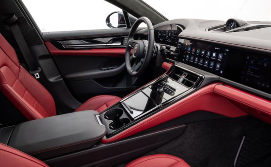 Wnętrze Panamery upodobni się do tego z modelu Taycan