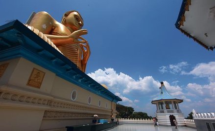 Posąg medytującego Buddy w Dambulli ma 30 m wysokości