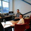 Elon Musk i Franz von Holzhausen w 2008 roku, gdy projektant dopiero zaczynał pracę w Tesli. Dzisiaj