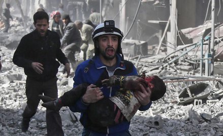 Skutki poniedziałkowego bombardowania w mieście Hamuria we wschodniej Ghucie