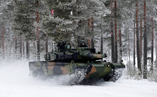 K2NO to czołg bardziej egzotyczny, ale nowszy i o niższej masie od Leoparda 2A7NO. Szczególnie ta os