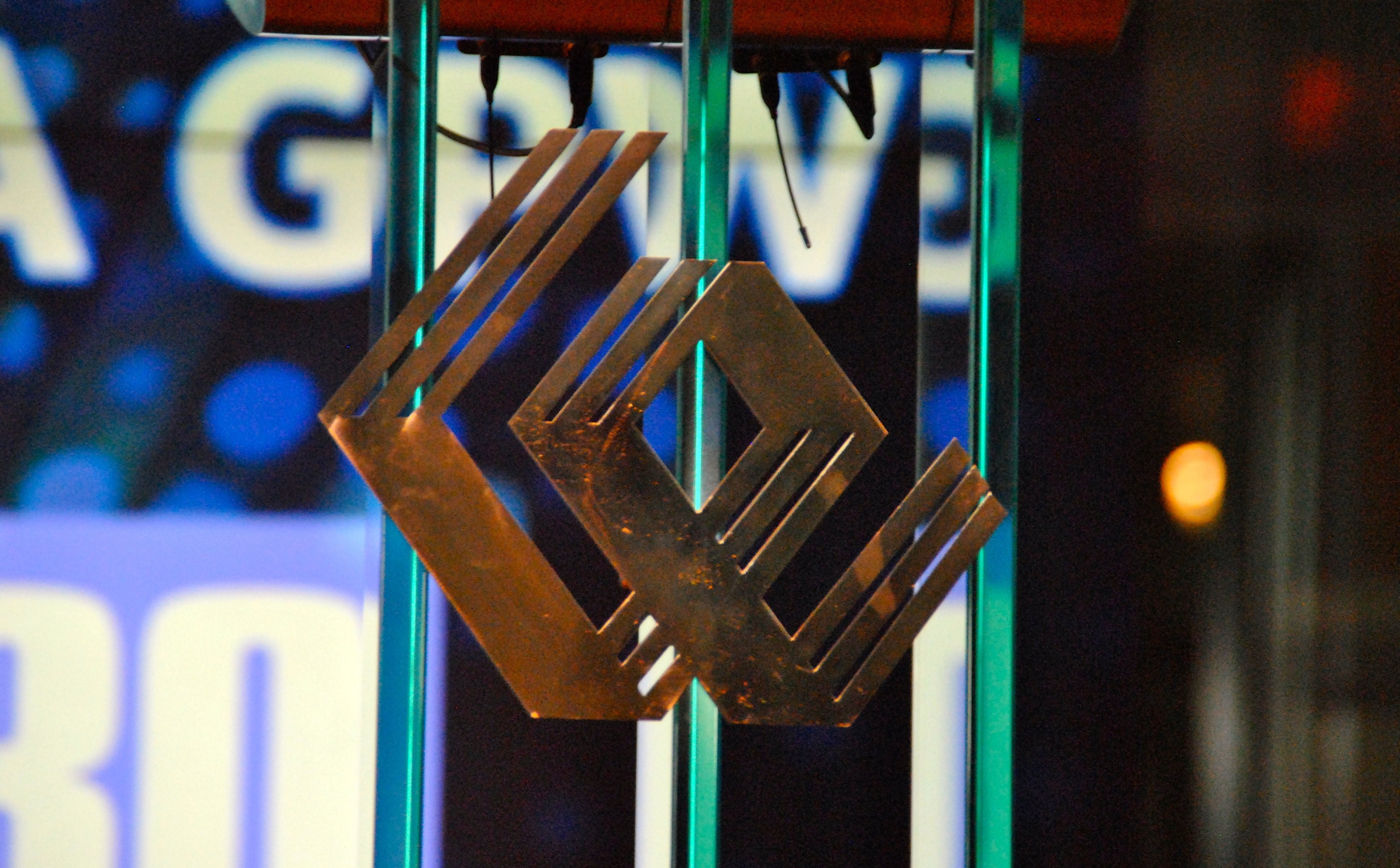 Poranek bez fajerwerków na GPW