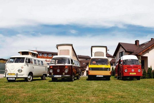 Oto trzy z pięciu generacji słynnych kamperów.