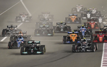GP Kataru: Triumf Hamiltona. Brytyjczyk odrabia stratę do Verstappena