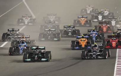 GP Kataru: Triumf Hamiltona. Brytyjczyk odrabia stratę do Verstappena