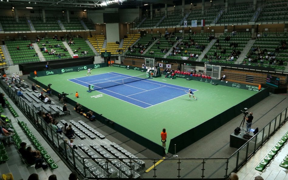 Hala Centrum Rozrywkowo-Sportowego w Zielonej Górze podczas meczu grupy światowej tenisowego Pucharu