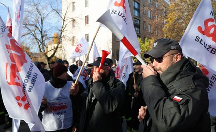 W 2024 r. w Warszawie odbyła się pikieta funkcjonariuszy i pracowników służb więziennej dotycząca wy
