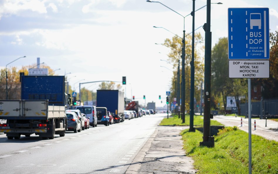 Buspas na ulicy Puławskiej w Warszawie