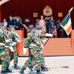 Defilada z okazji święta narodowego. Na trybunie belgijska rodzina królewska z królem Filipem na cze