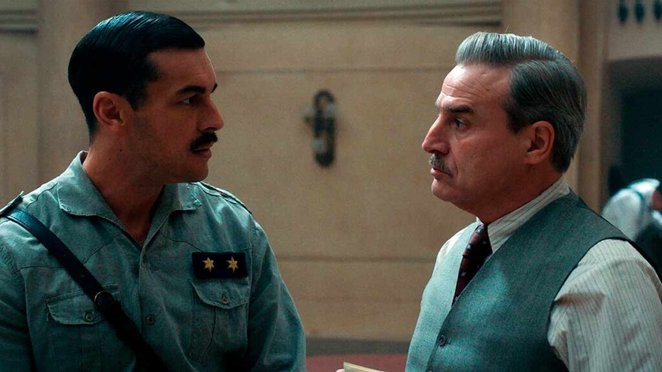 Komedia „Przyjęcie”, której akcja rozgrywa się w luksusowym hotelu w czasach generała Franco