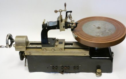 Maszyna nagrywająca firmy Neumann