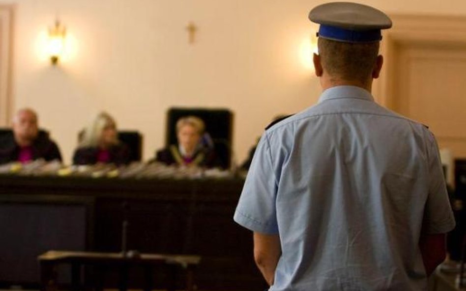 Nawet w najmniejszych sądach powinna być policja albo straż sądową.