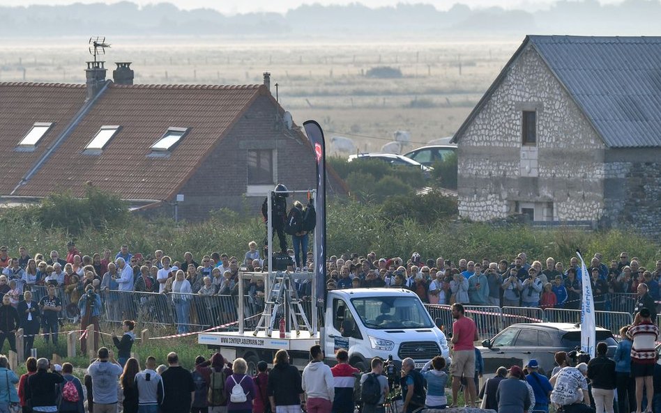 Franky Zapata znów poleciał nad La Manche na flyboardzie