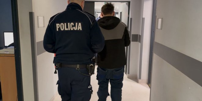 Zatrzymani mężczyźni usłyszeli w Prokuraturze Rejonowej w Pruszkowie zarzuty kradzieży mienia o znac