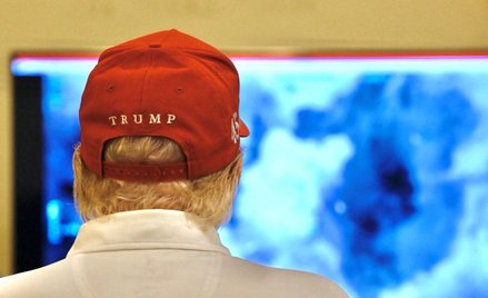 Donald Trump obserwuje ataki na cele w Jemenie