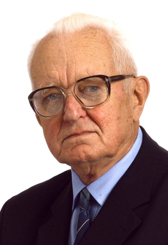 Andrzej Wielowieyski (1927–2026) – prawnik i publicysta, senator i poseł na Sejm RP, poseł Parlament