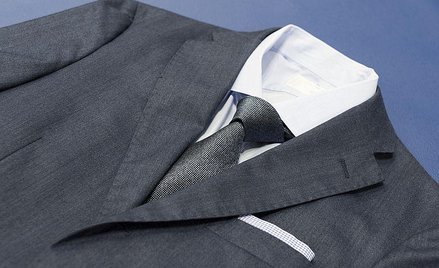 Służbowy garnitur bez podatku od pracownika - interpretacja podatkowa