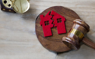 Rozwód a podział nieruchomości obciążonej kredytem: były małżonek oddaje mieszkanie, a spłaca kredyt