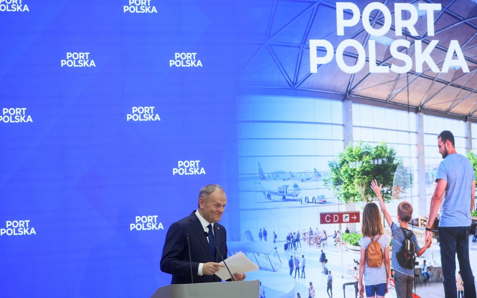 Premier Donald Tusk przemawia podczas spotkania „Lotnisko centralne - przyszłość i możliwości” w sie