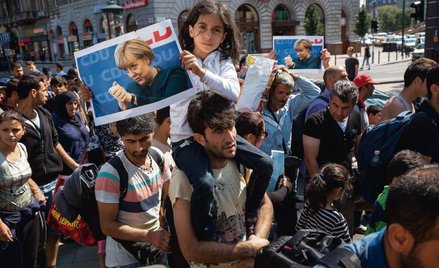 Angela Merkel dla koczujących w Budapeszcie imigrantów stała się symbolem polityka z ludzką twarzą