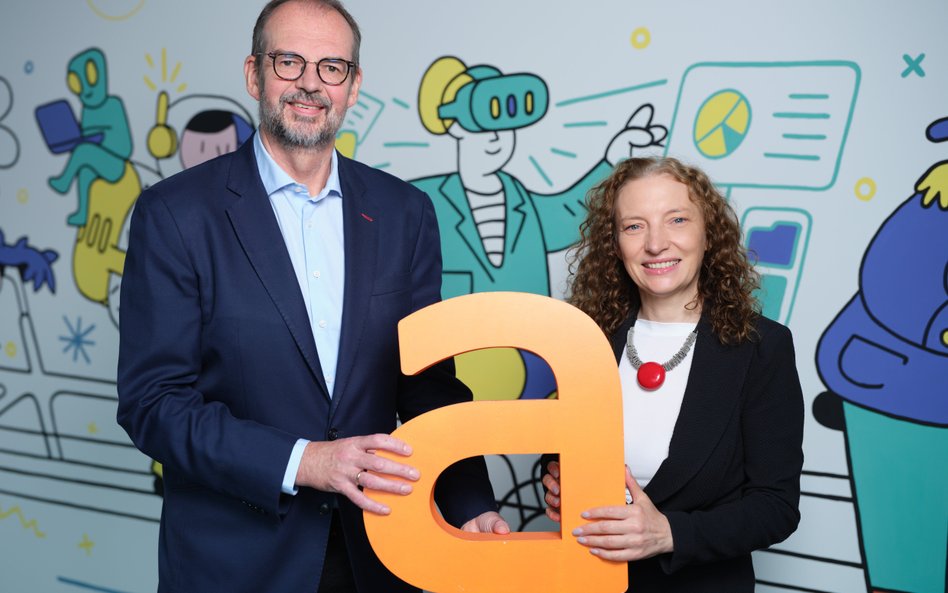 Jon Eastick, dotychczasowy dyrektor finansowy Allegro i  Katarzyna Ostap-Tomann, nowa CFO spółki