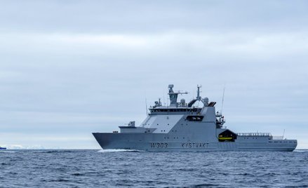 Statek straży przybrzeżnej KNM Svalbard