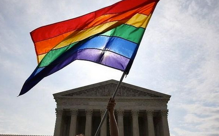 26 czerwca - Sąd Najwyższy Stanów Zjednoczonych zalegalizował małżeństwa osób tej samej płci w całym